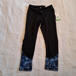 Gaiam women's x small OM Mesh Capri, black with blue, New